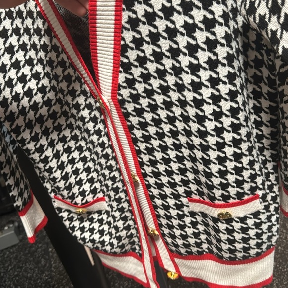 Venus cardigan weather size large - Picture 5 of 5